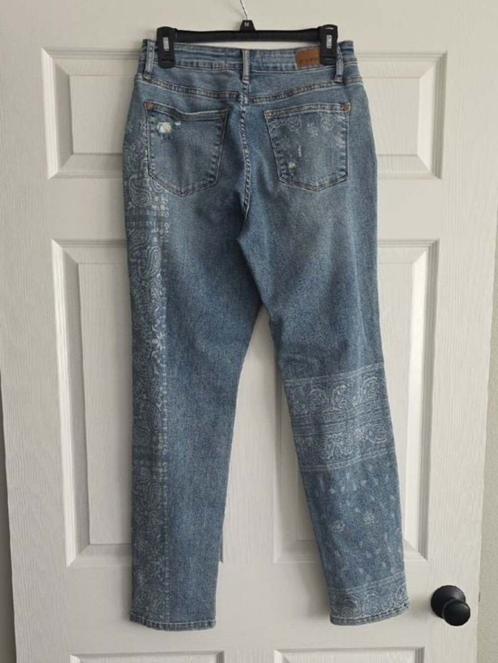 Judy Blue Paisley Print Mid Rise Distressed Boyfriend Jeans EUC Size 7 - Picture 4 of 8
